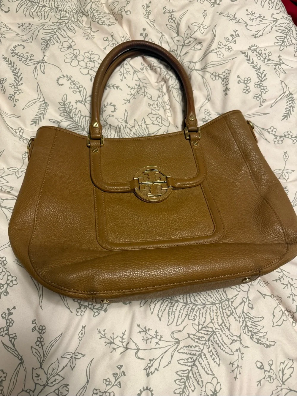 Tory Burch Caramel Brown Pebbled Leather Tote with Logo Medallion